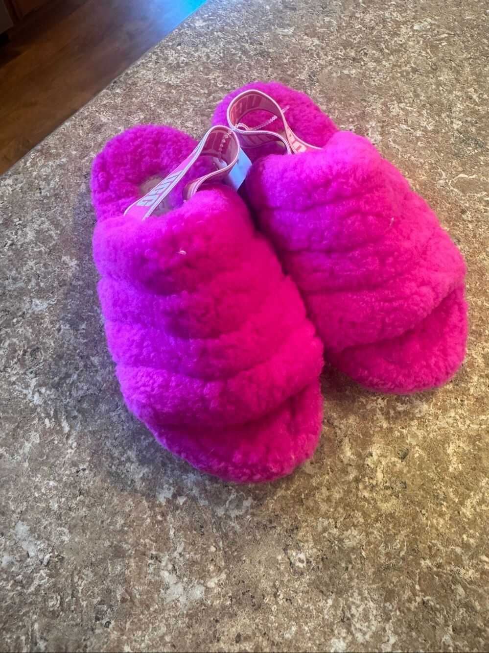 UGG Fluff Yeah Girls Size 1 Pink Sheepskin Slide Slippers Logo Slingback